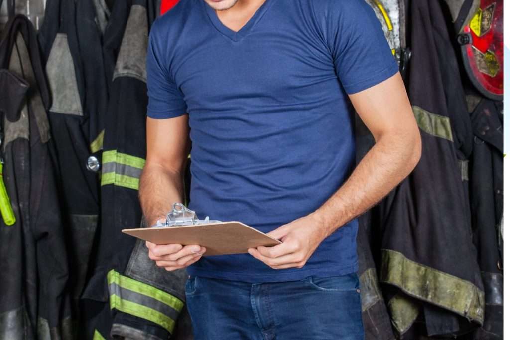 Brandman läser