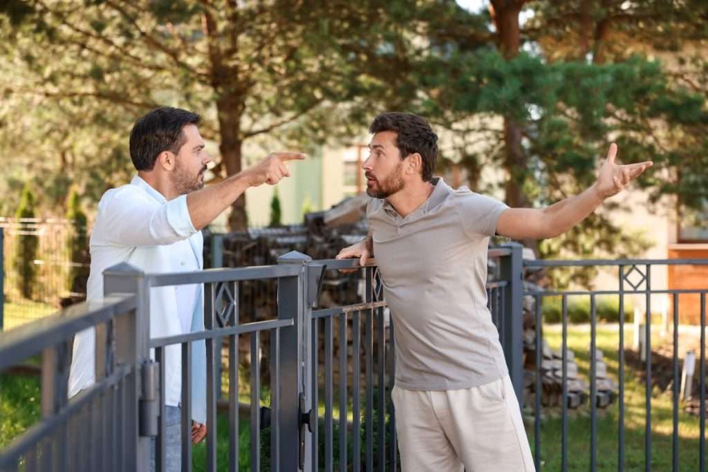 Grannar bråkar med varandra