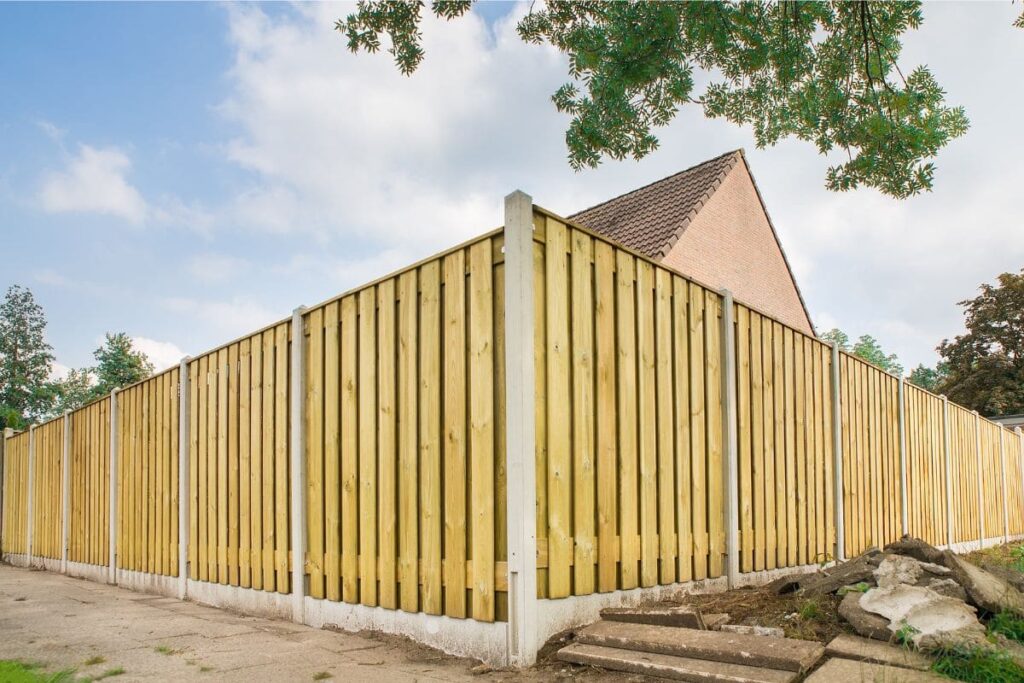 Nybyggt plank i trä