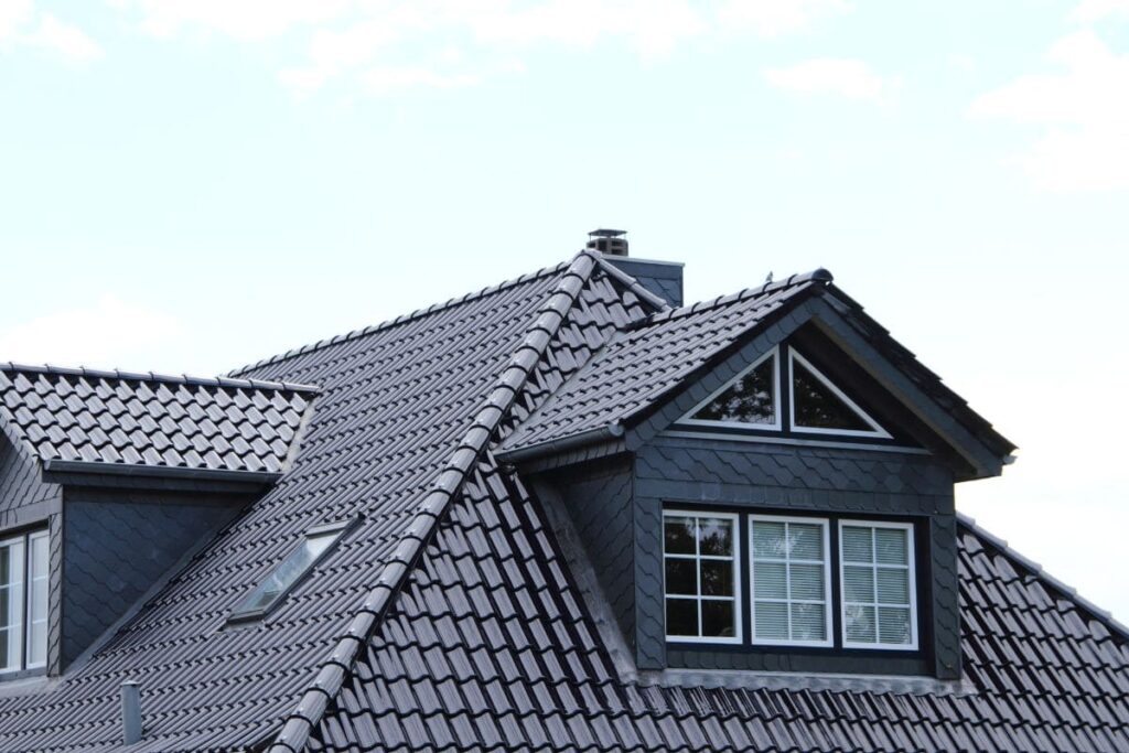 Stor takkupa med fem fönster