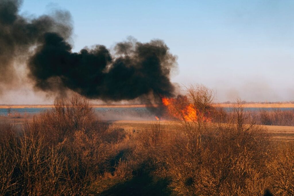 Svart rök från brand