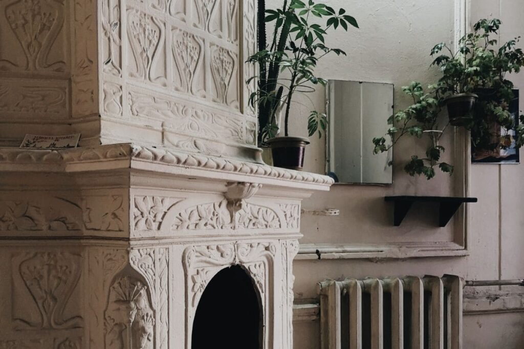 Grannens eldning i kakelugn