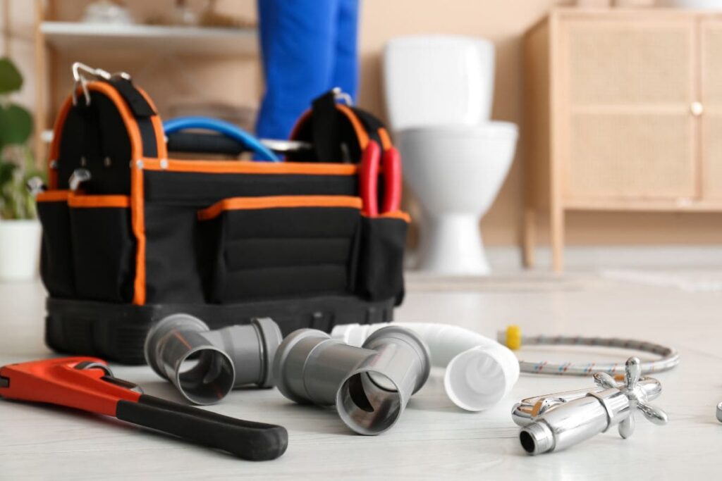 Verktyg på badrumsgolv