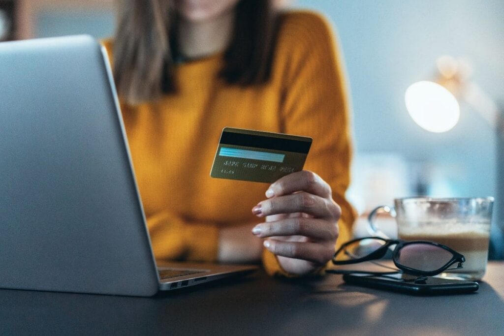 Betalar skatteskuld med kontokort