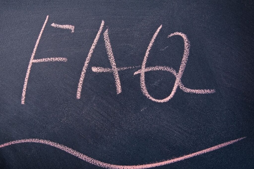 Står FAQ på svarta tavlan